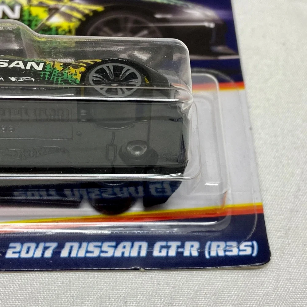 Hot Wheels Neon Speeders 2017 Nissan GT-R (R35) 3:8 Black Yellow Green 3/8 3
